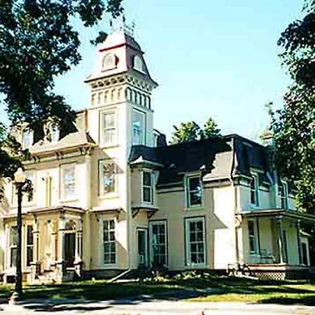 Absolute 1000 Islands Monthly Suites 加纳诺克 外观 照片