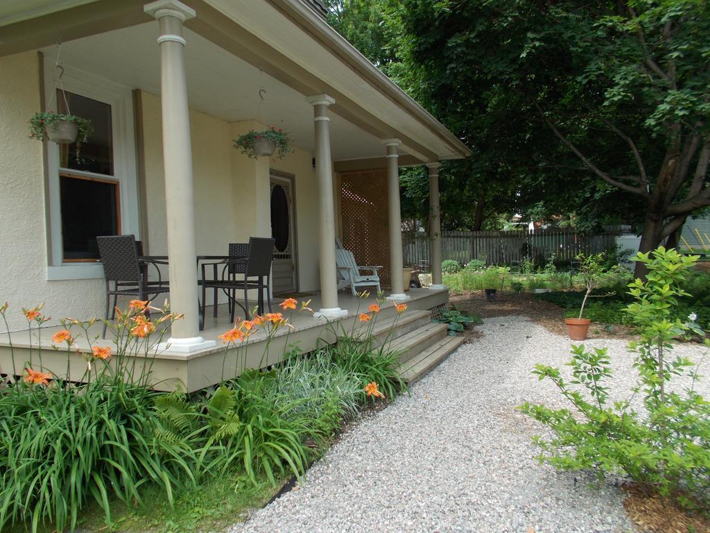 Absolute 1000 Islands Monthly Suites 加纳诺克 客房 照片