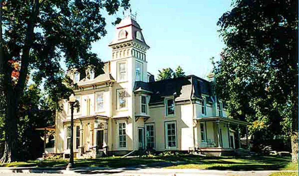 Absolute 1000 Islands Monthly Suites 加纳诺克 外观 照片