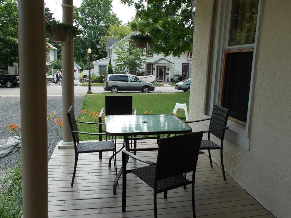 Absolute 1000 Islands Monthly Suites 加纳诺克 外观 照片